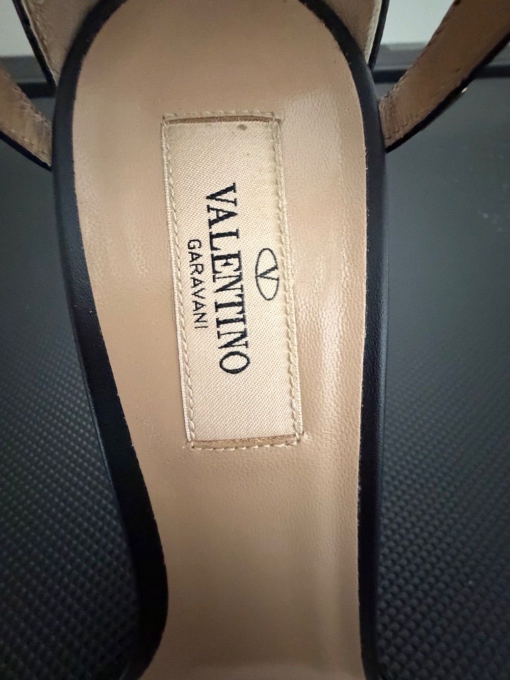 Womens shoes - Picture 2 of 3